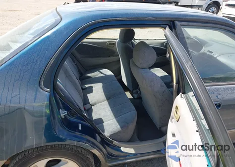 1998 Toyota Corolla Le z USA, uszkodzony, nr VIN 1NXBR18E3WZ111112